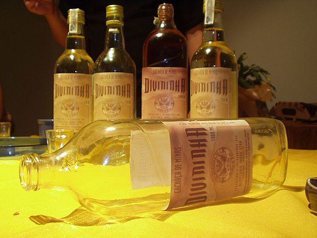 Cómo preparar un cóctel con cachaza brasileña 2 cachaza brasilena